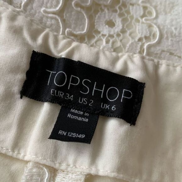 Topshop Off-White Floral Lace Pattern Shorts - Picture 5 of 6